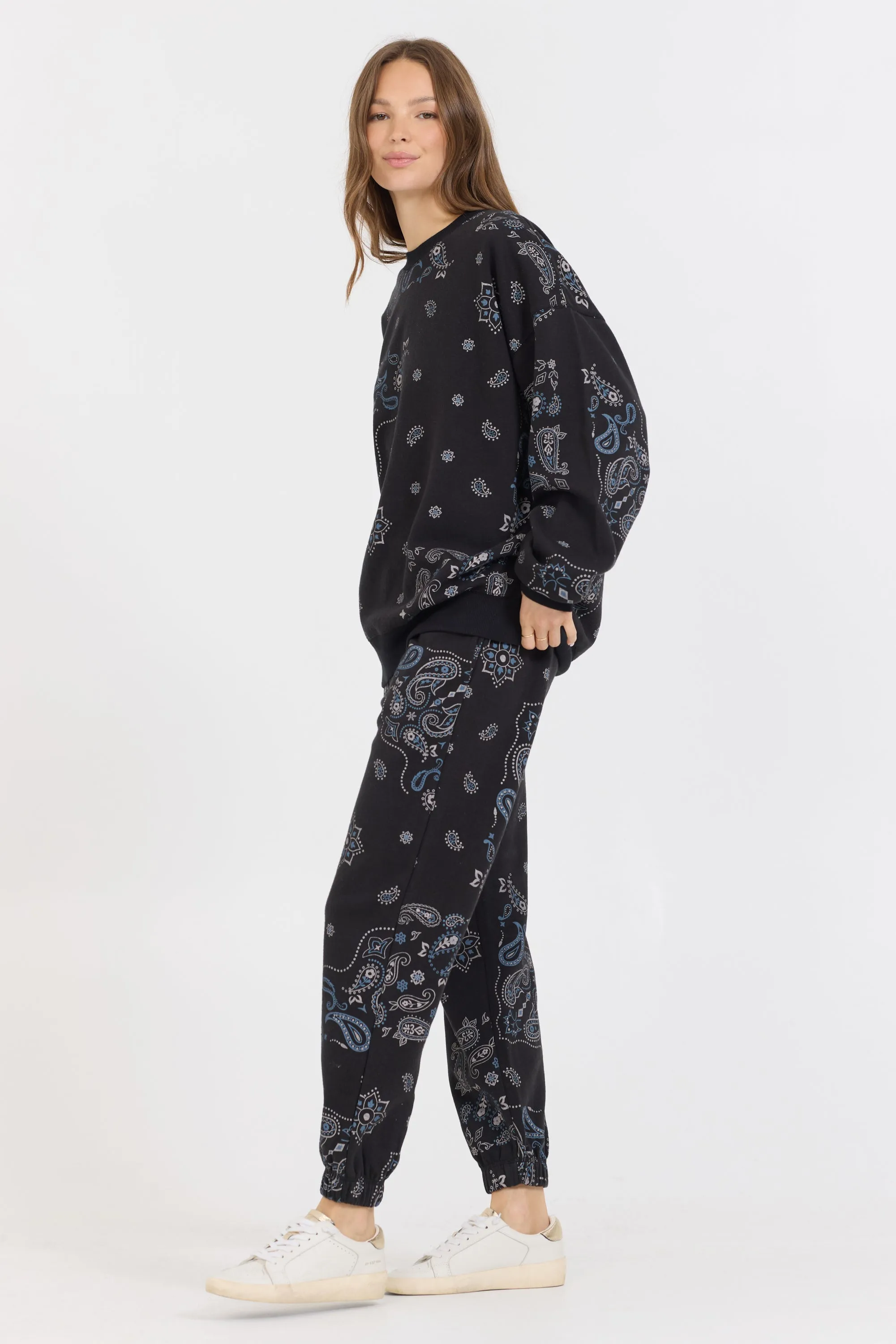 Pull en polaire à imprimé bandana noir