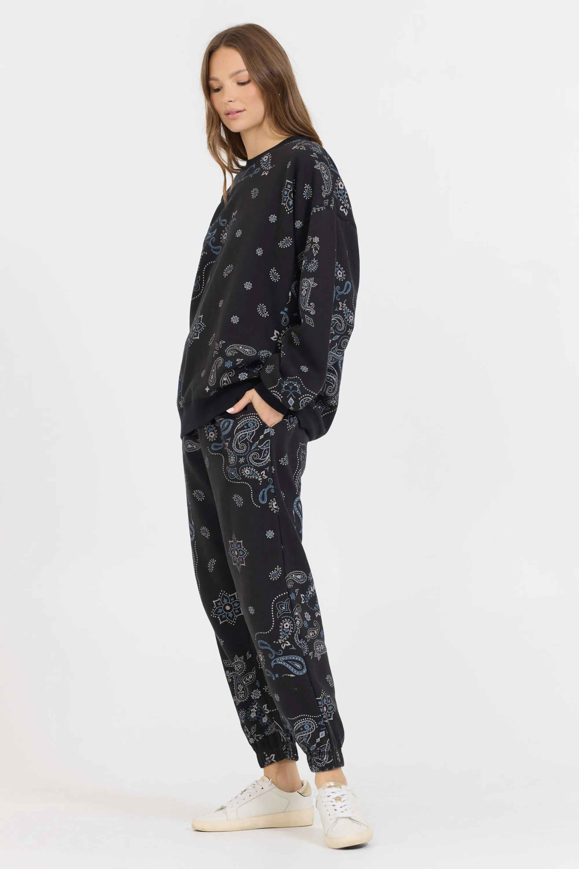 Pull en polaire à imprimé bandana noir