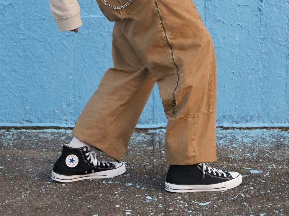 CHUCK TAYLOR ALL STAR HAUTE TOILE POUR HOMME DE CONVERSE - CHAUSSURE NOIRE/BLANCHE