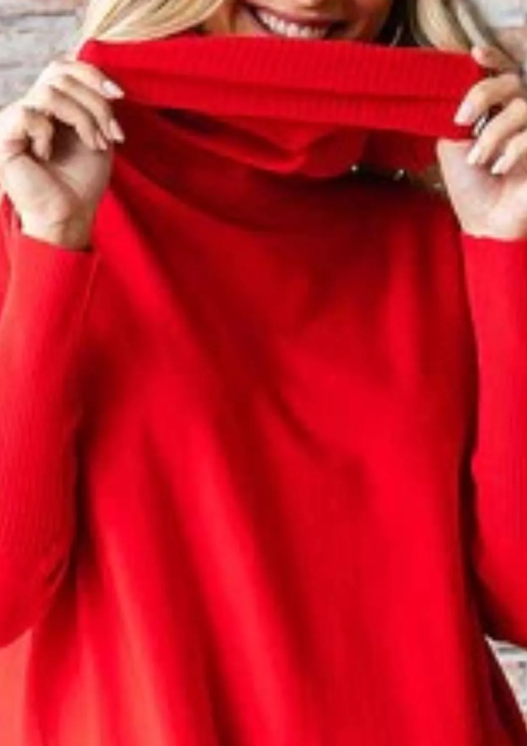 Pull à col châle fendu en rouge