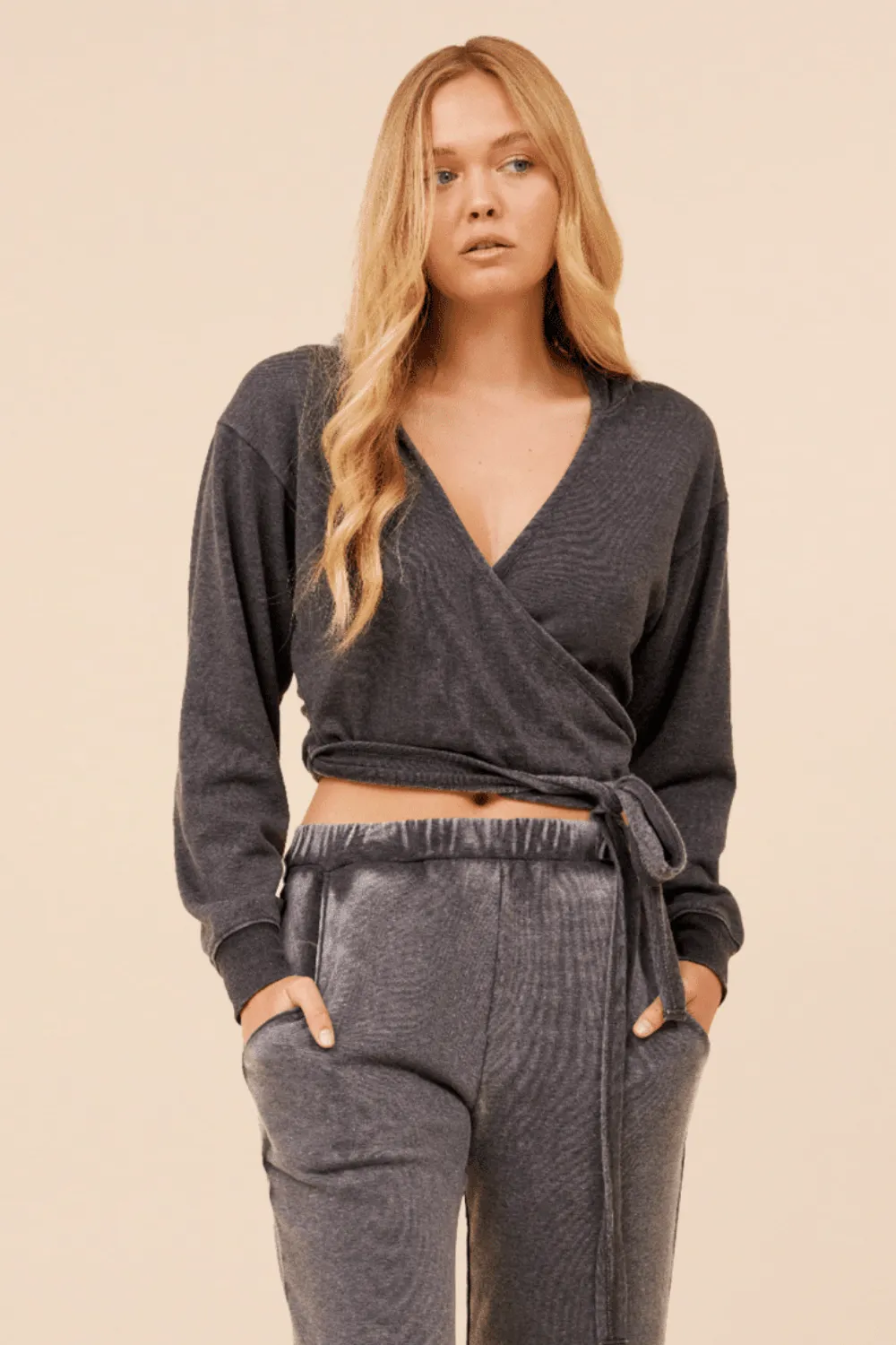 Pull à capuche léger en polaire surplis couleur charbon de bruyère