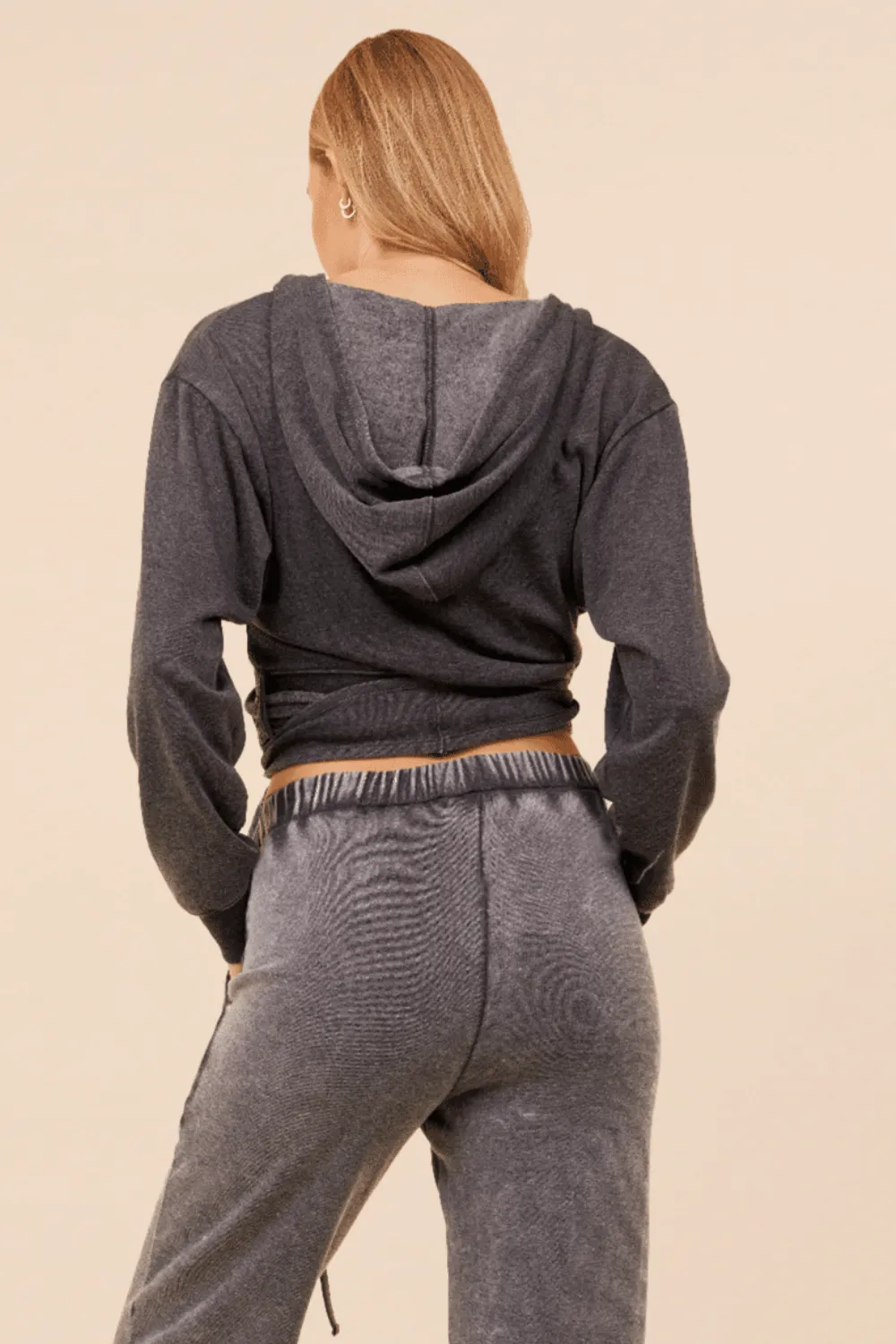 Pull à capuche léger en polaire surplis couleur charbon de bruyère