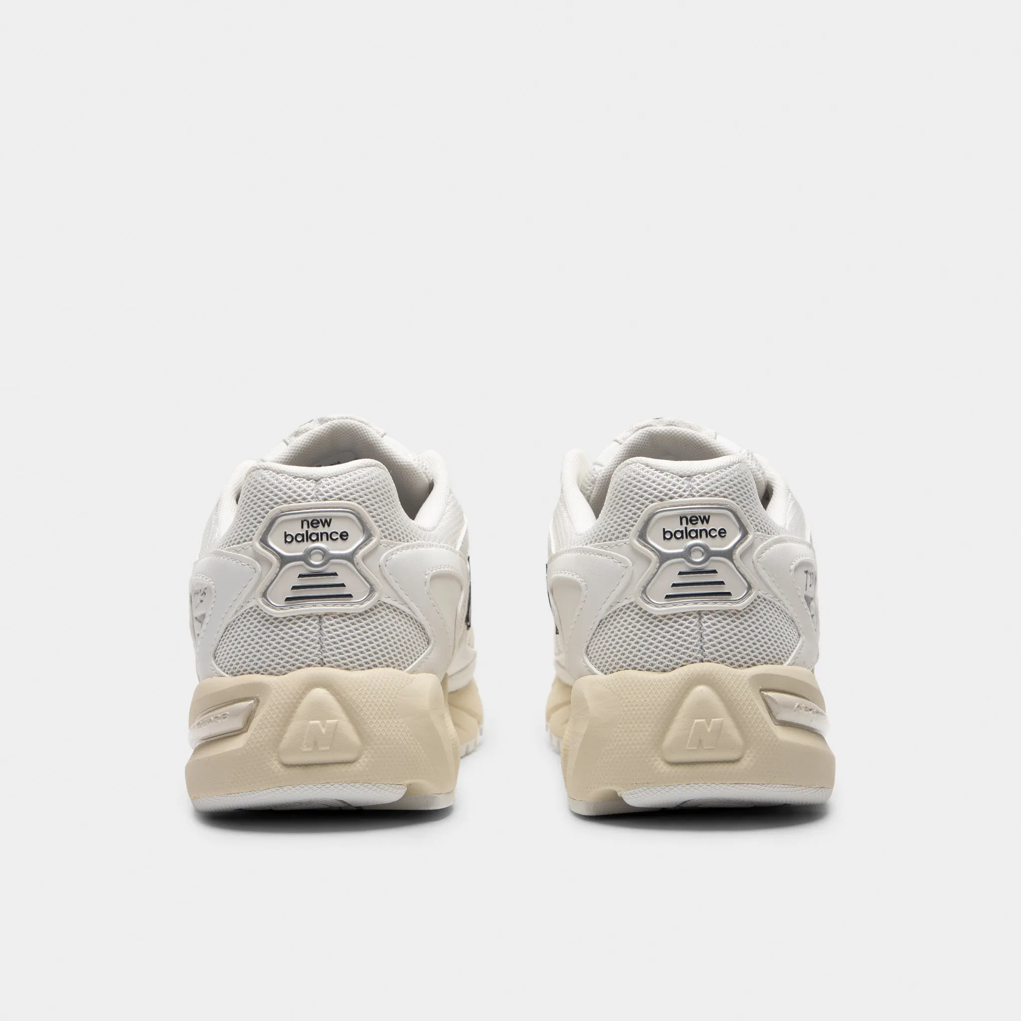 New Balance New Balance 725V1 Blanc / Beige - Noir