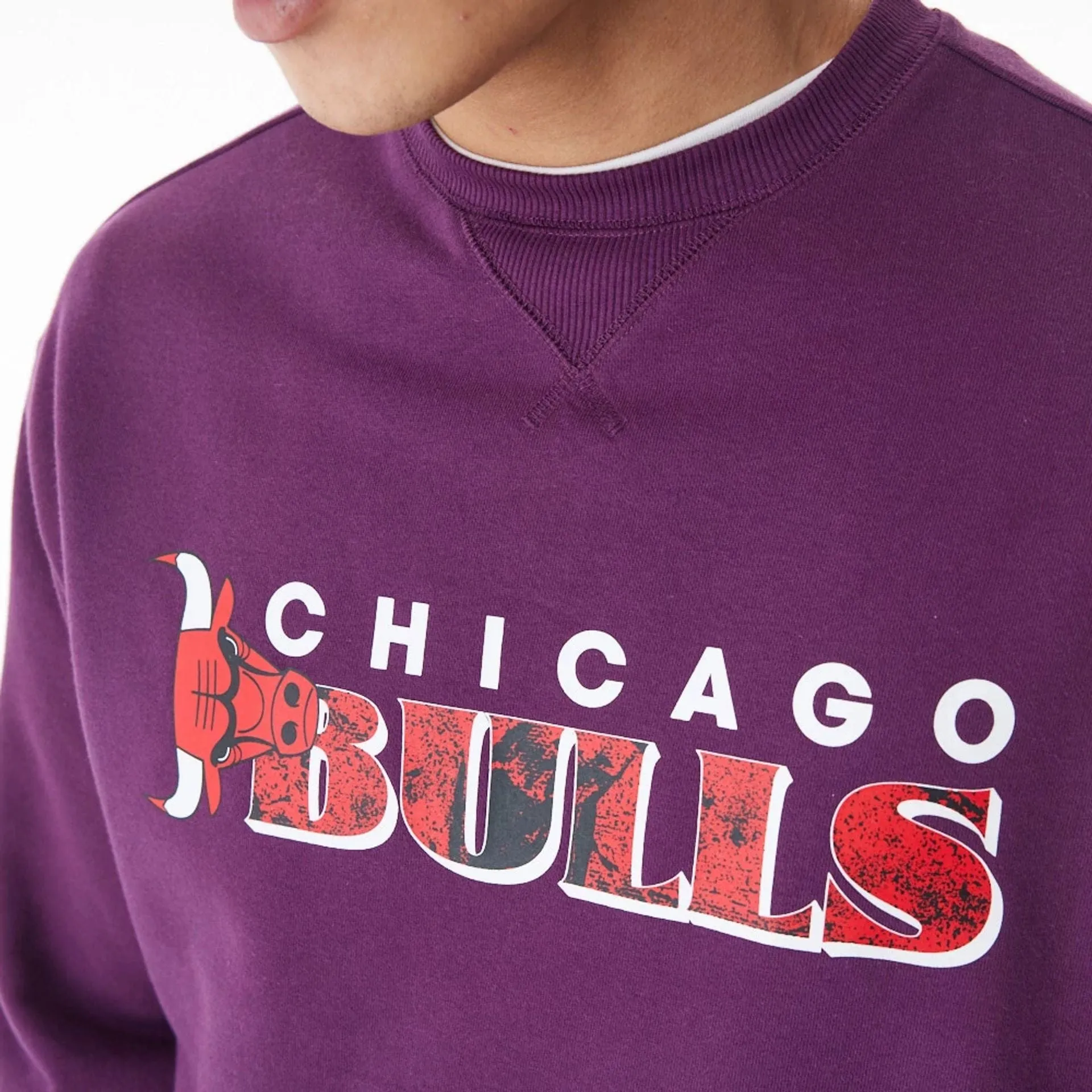 Sweatshirts et hoodies New Era Chicago Bulls NBA graphique pull à col rond violet foncé