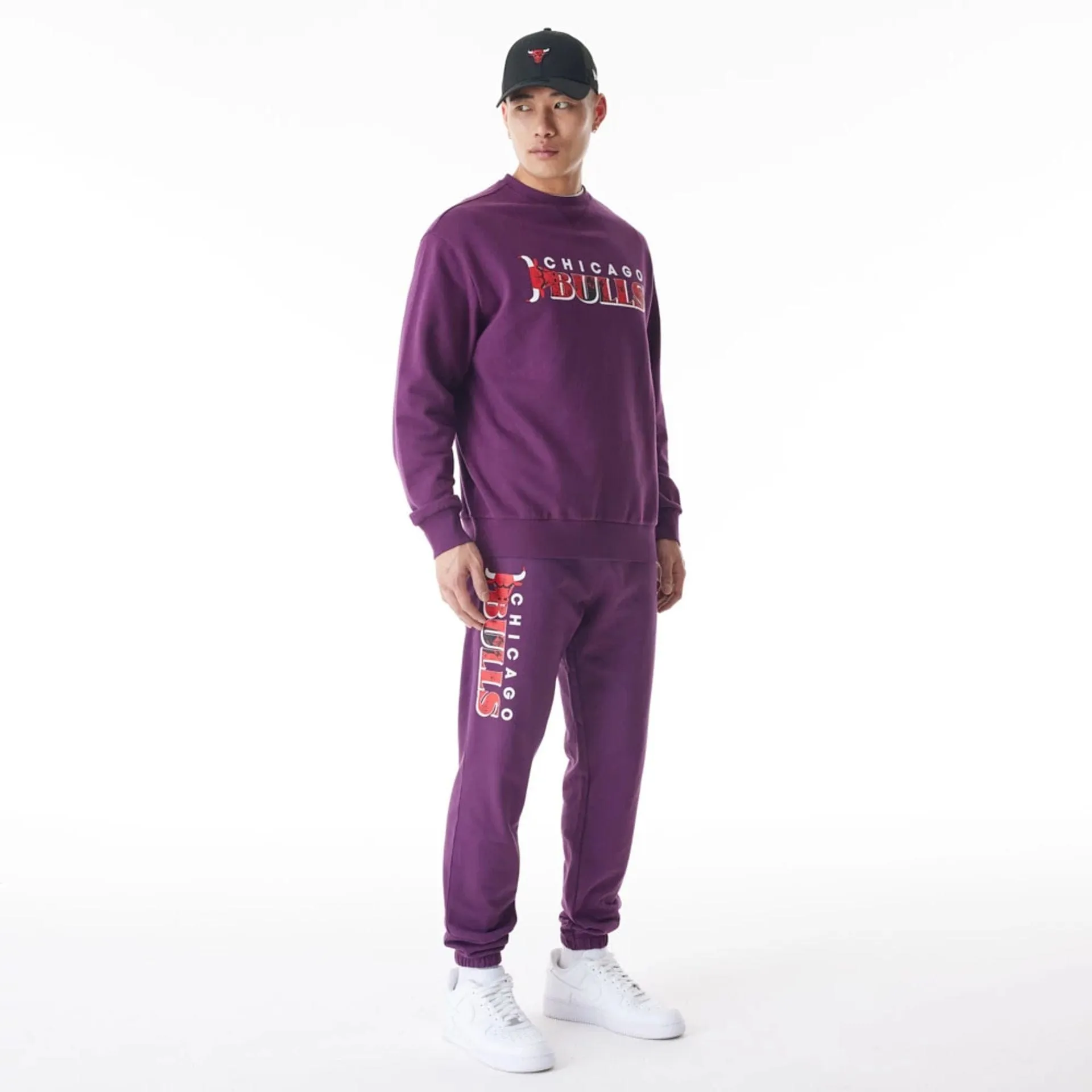 Sweatshirts et hoodies New Era Chicago Bulls NBA graphique pull à col rond violet foncé