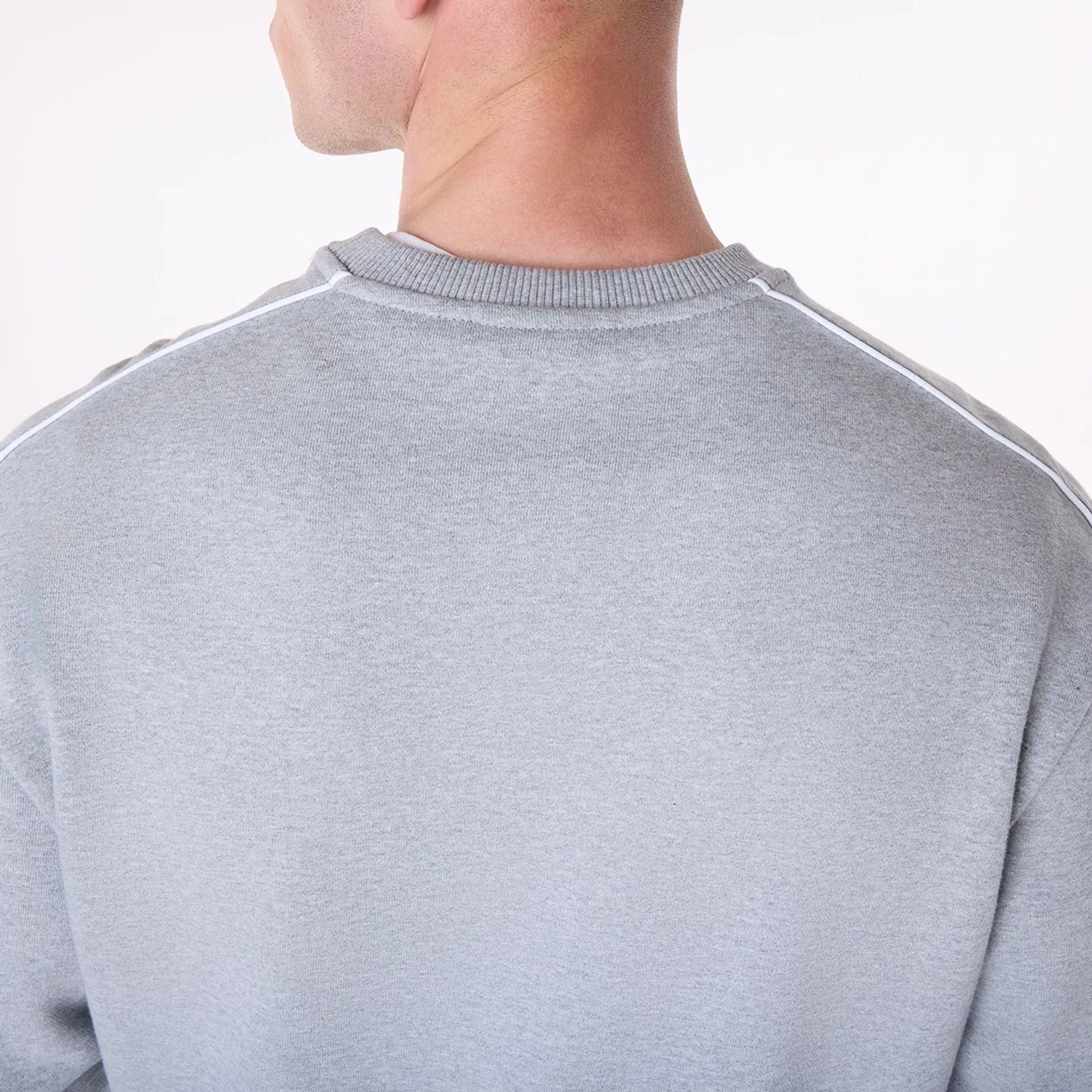Sweatshirts et hoodies New Era - Pull à col rond graphique NFL des Kansas City Chiefs en gris