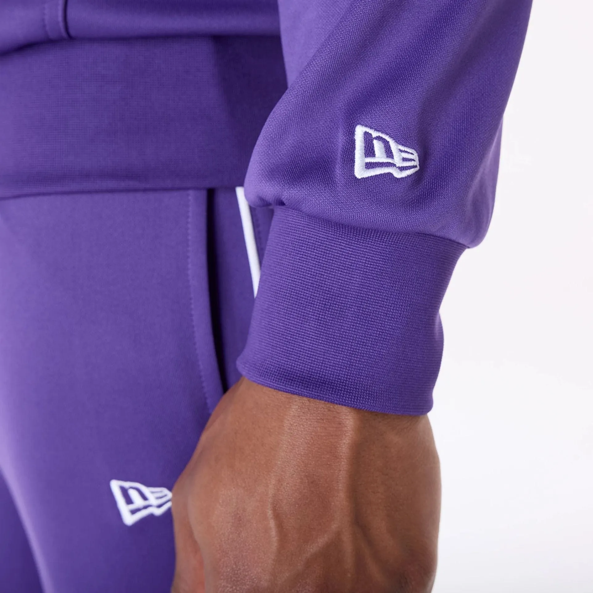 Sweatshirts et hoodies New Era - Pullover essentiel NBA des LA Lakers en violet