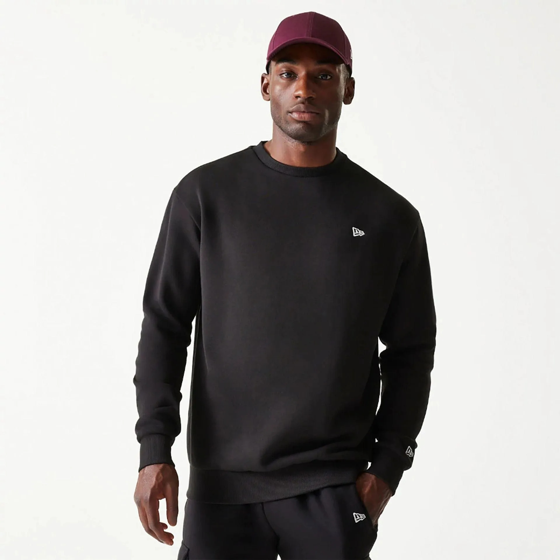 Sweats à capuche et pulls New Era Pull New Era Essential Jet Black ample à col rond