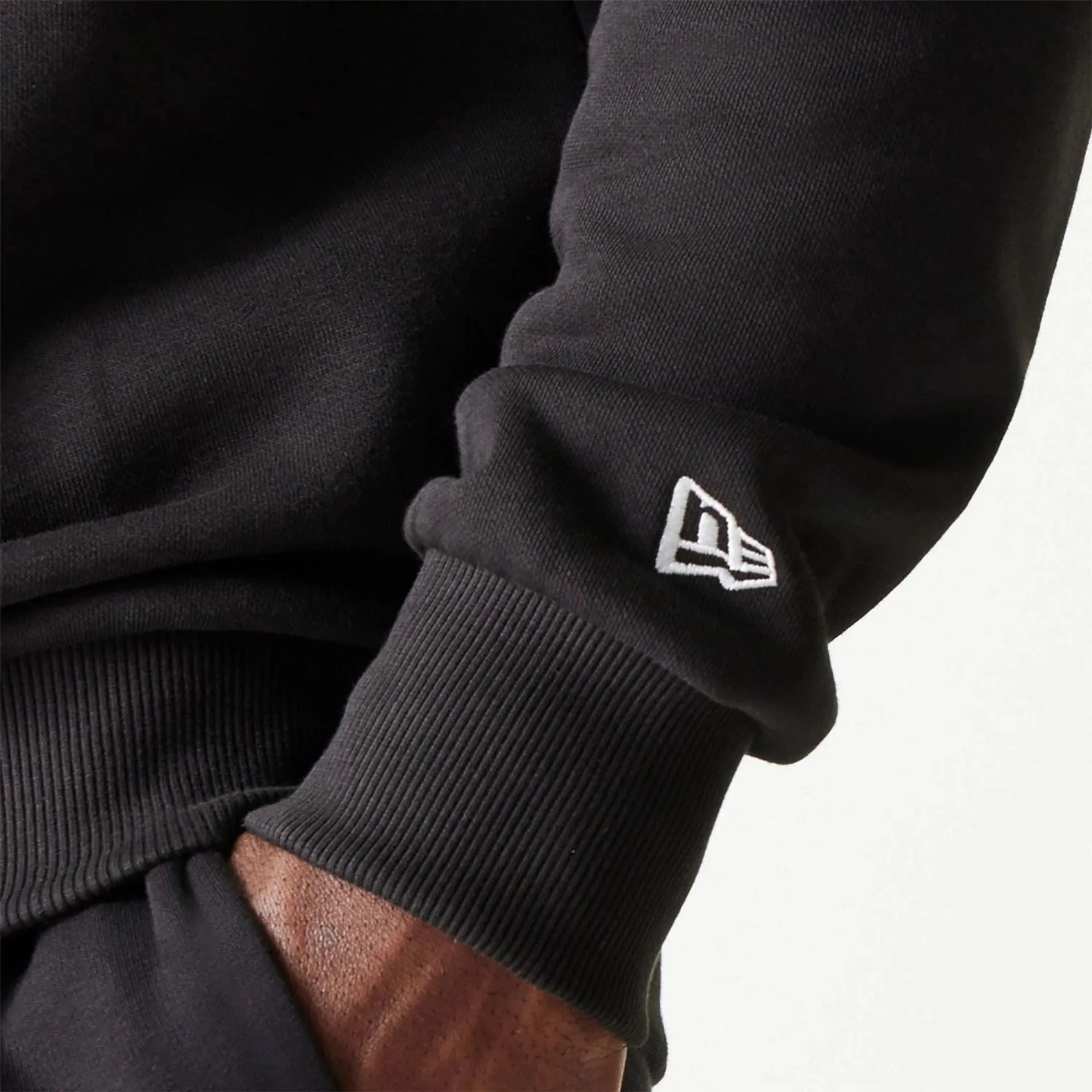 Sweats à capuche et pulls New Era Pull New Era Essential Jet Black ample à col rond