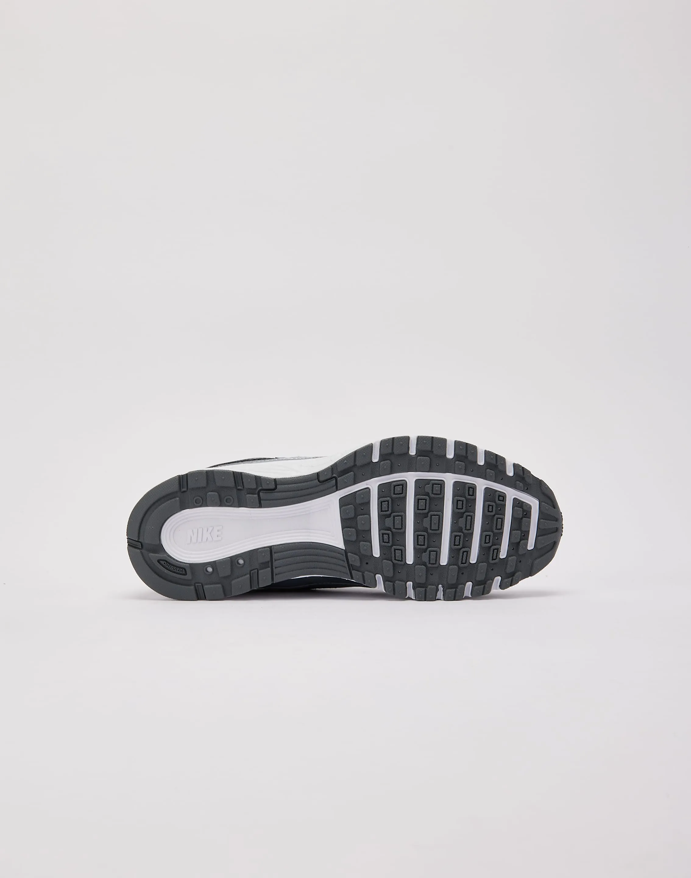 Nike P-6000 École Primaire