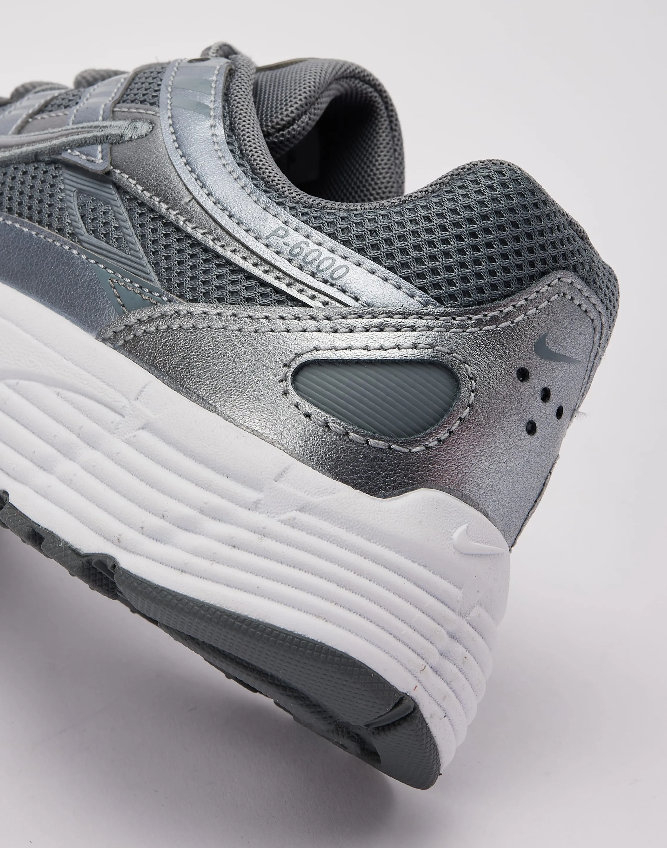 Nike P-6000 École Primaire