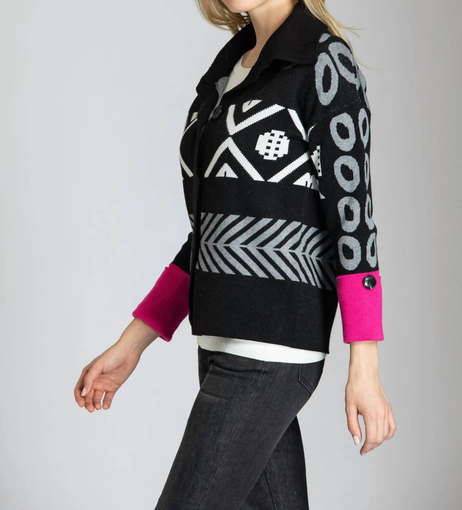 Cardigan nordique en noir et rose