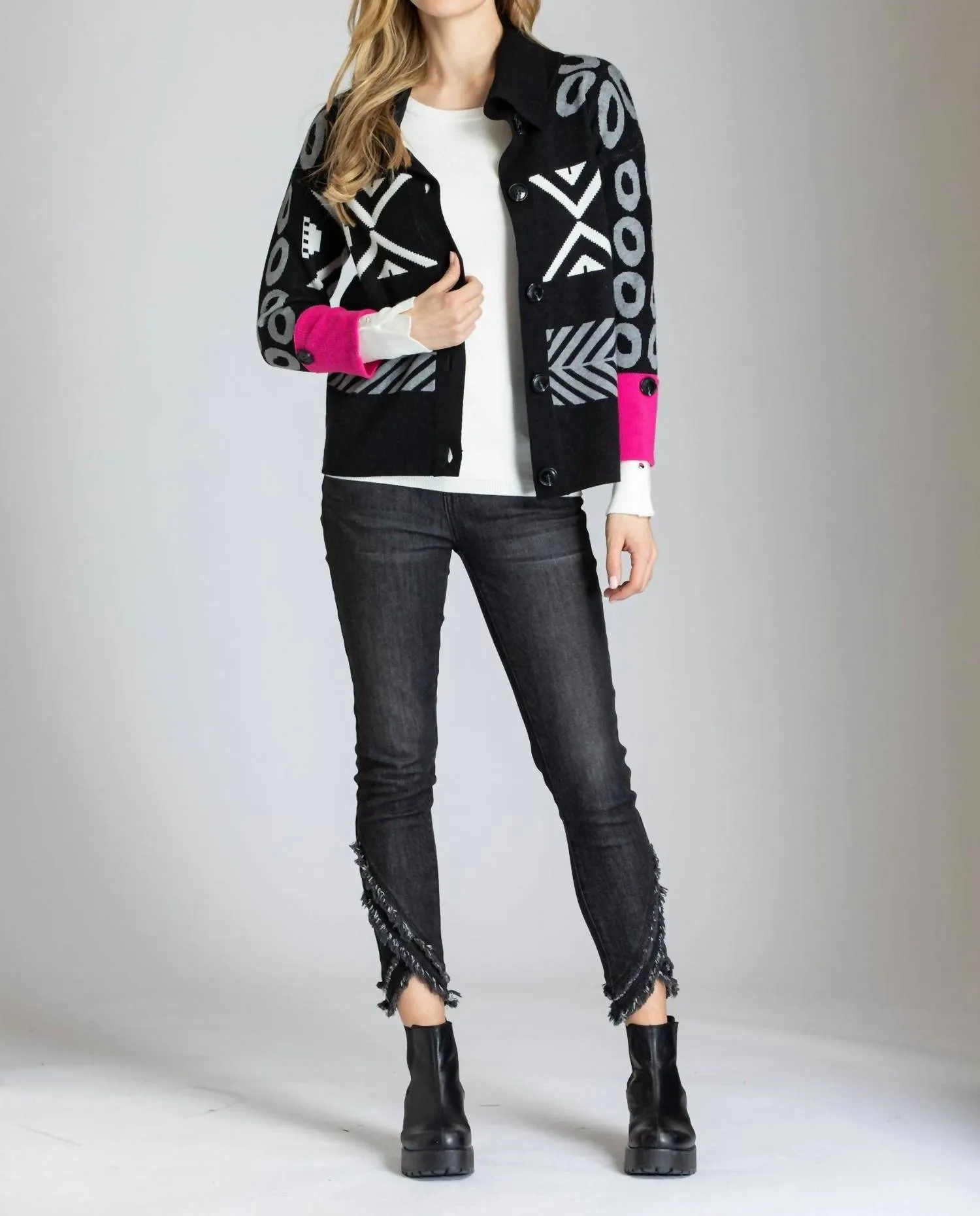 Cardigan nordique en noir et rose