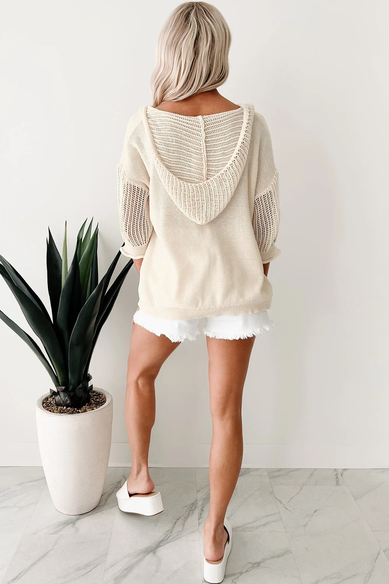 Pull à capuche en maille légère et envoûtante (Crème)