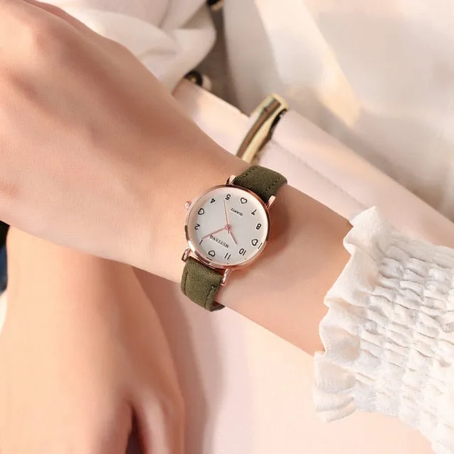 Montres Femme Simple Vintage Petit Cadran Montre Doux Bracelet en Cuir Sport Extérieur Horloge Poignet Cadeau Accessoires Mode Nova