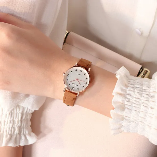 Montres Femme Simple Vintage Petit Cadran Montre Doux Bracelet en Cuir Sport Extérieur Horloge Poignet Cadeau Accessoires Mode Nova